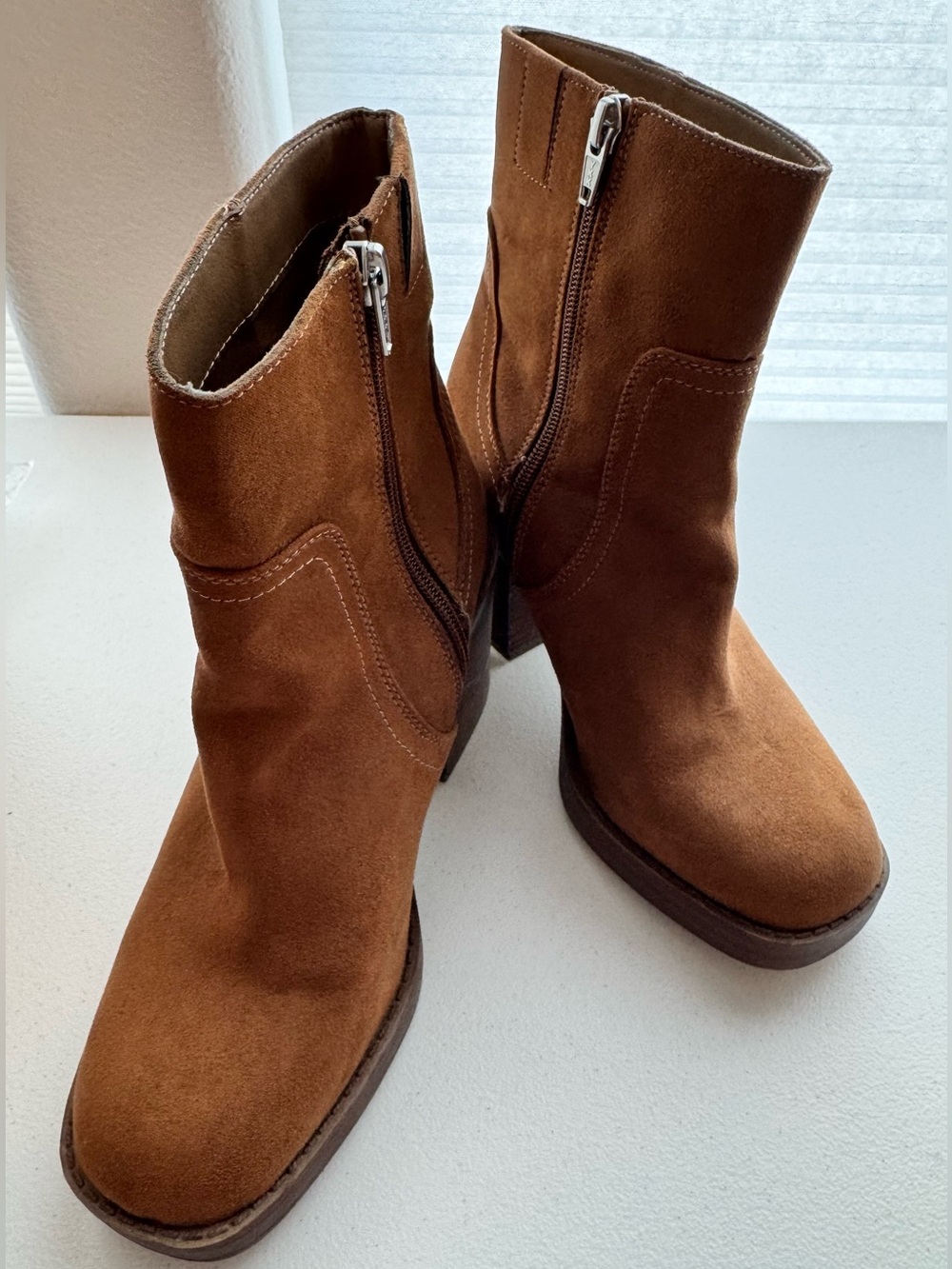Universal Thread Brown Suede Ankle Boots Size 7 Block Heel Side Zip Booties
